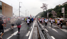 ��1�܂�Ԃ�(�s�����p�َ�O)�t�߁B